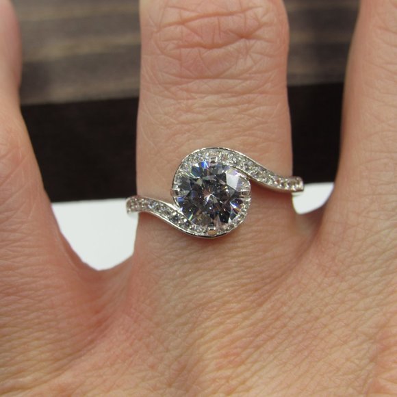 Size 7.75 Sterling Brilliant CZ Diamond Band Ring - Picture 4 of 8